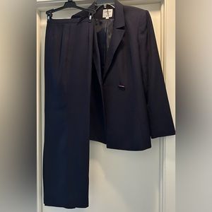 Women’s Pantsuit- Le Suit (pants 38 length)